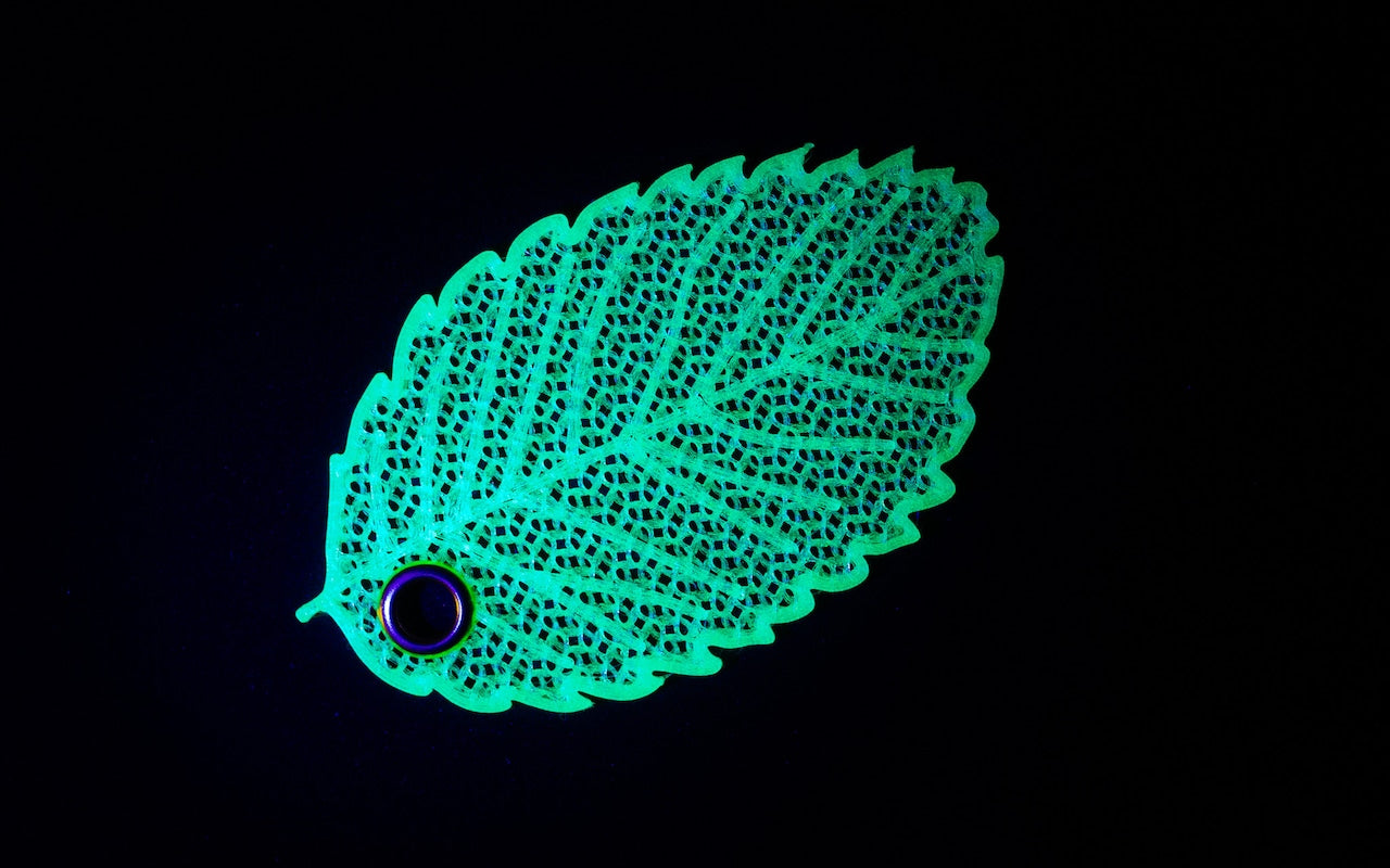 Design Studio Bergchen 初夏の木の葉蓄光タグ Luminescence accessory tag