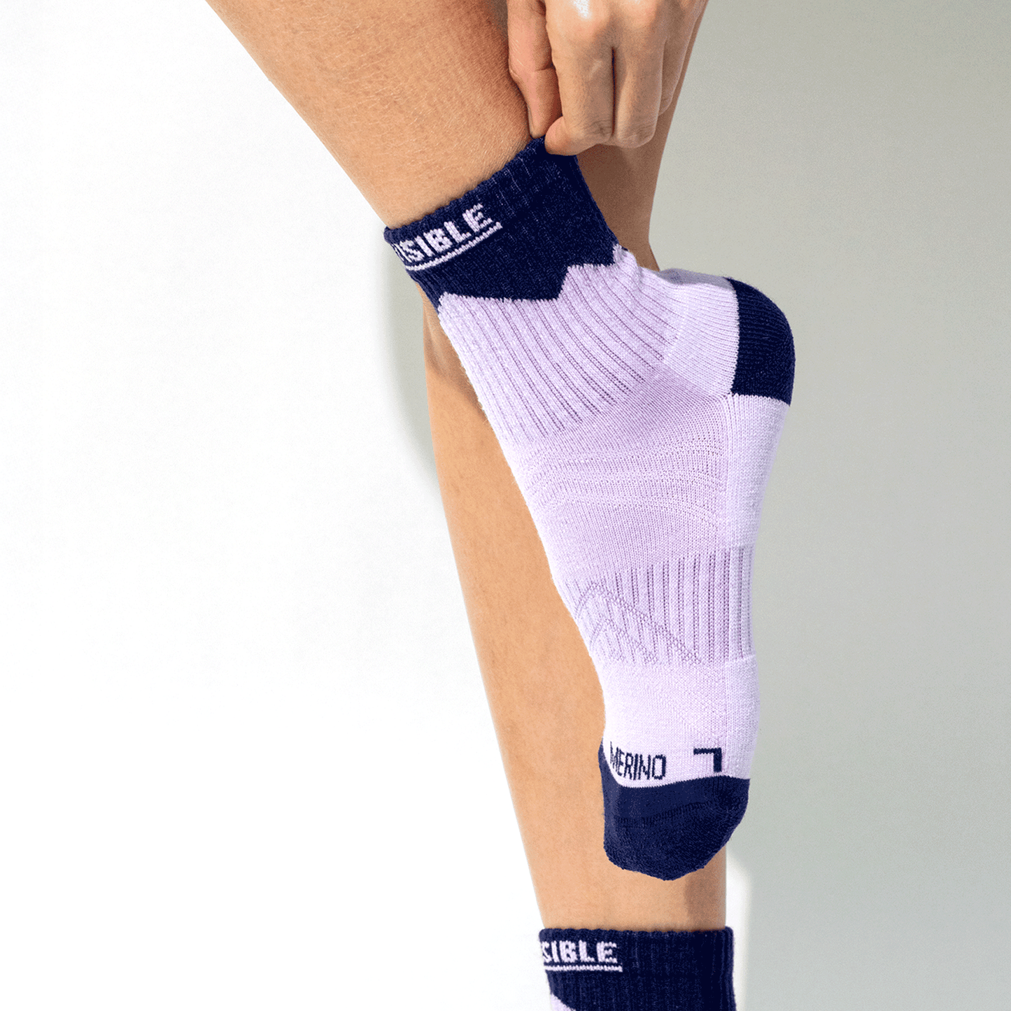 Invisible x The Peak Hunter美麗諾羊毛越野跑針對性緩衝中筒襪 [薰衣草藍]