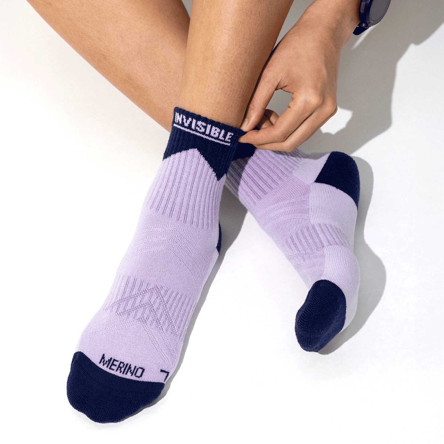 Invisible x The Peak Hunter美麗諾羊毛越野跑針對性緩衝中筒襪 [薰衣草藍]