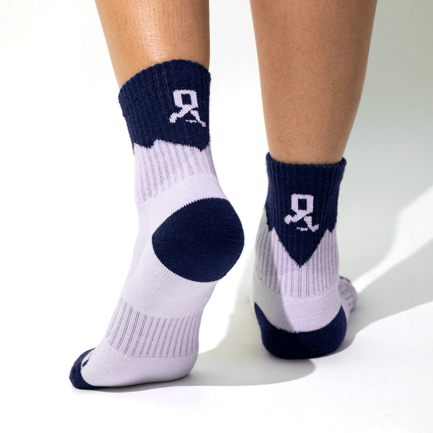 Invisible x The Peak Hunter美麗諾羊毛越野跑針對性緩衝中筒襪 [薰衣草藍]