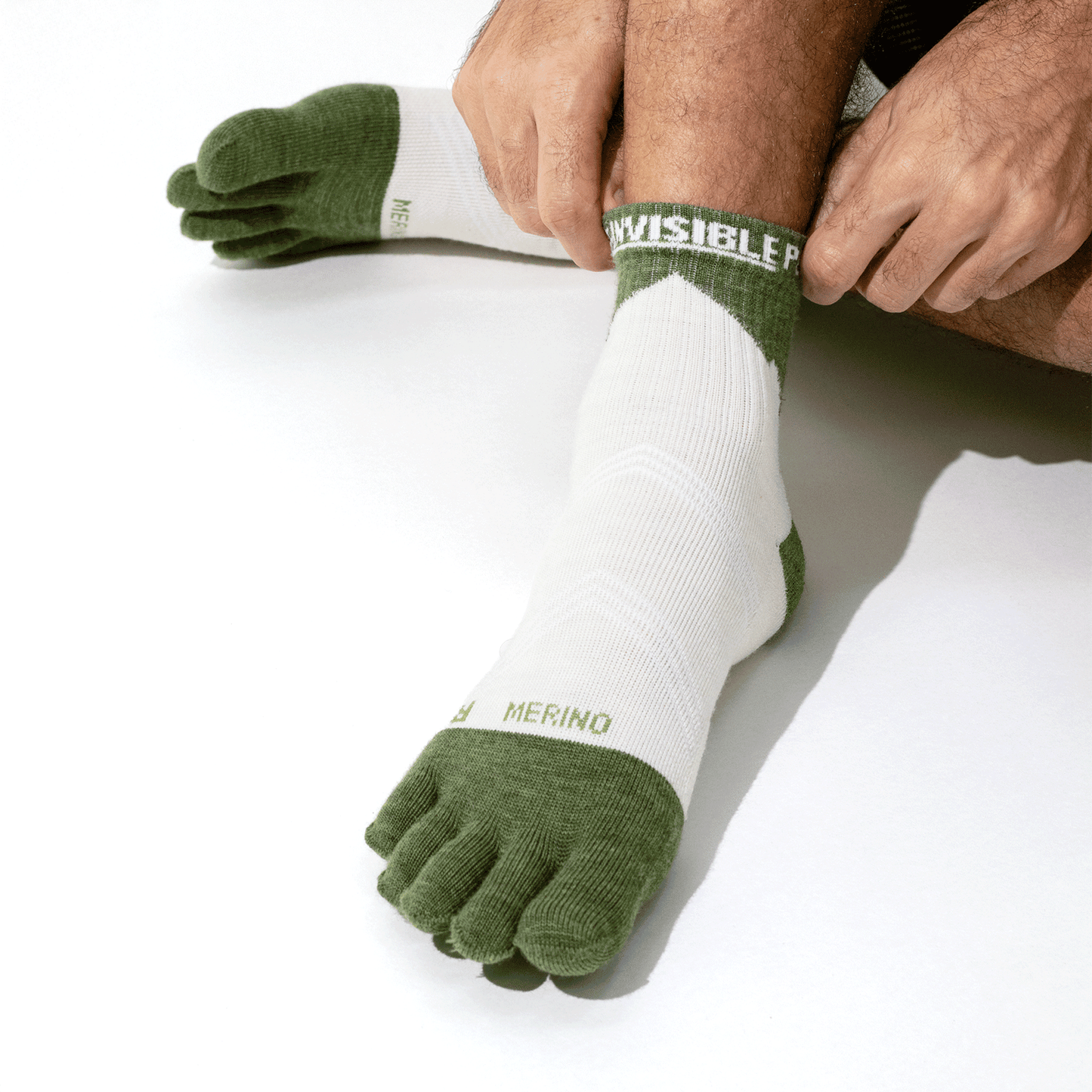 Invisible Company X The Peak Hunter 美麗諾羊毛越野跑針對性緩衝中筒五趾襪[柳綠色]